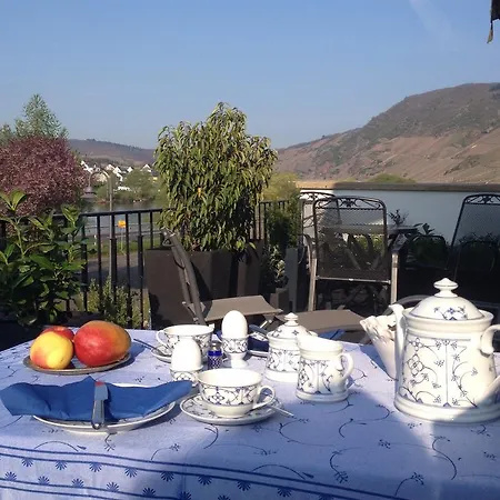 Traumhafte Mit Moselblick 아파트