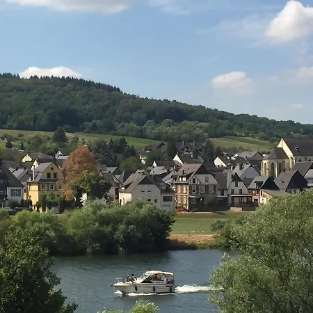 Traumhafte Mit Moselblick 크로프