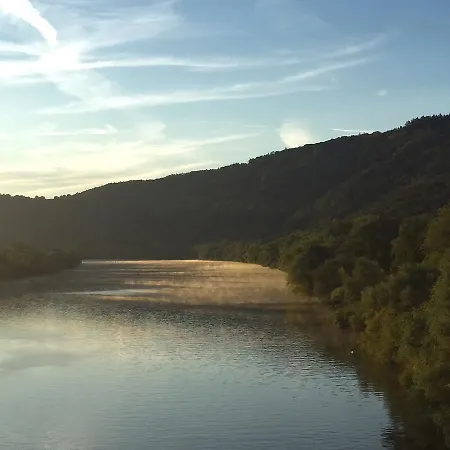 Traumhafte Mit Moselblick 아파트 *